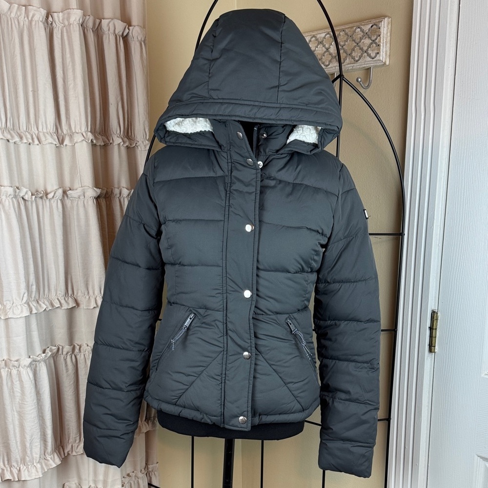 Hollister Black Puffer Jacket Coat Sherpa Lined Size Small